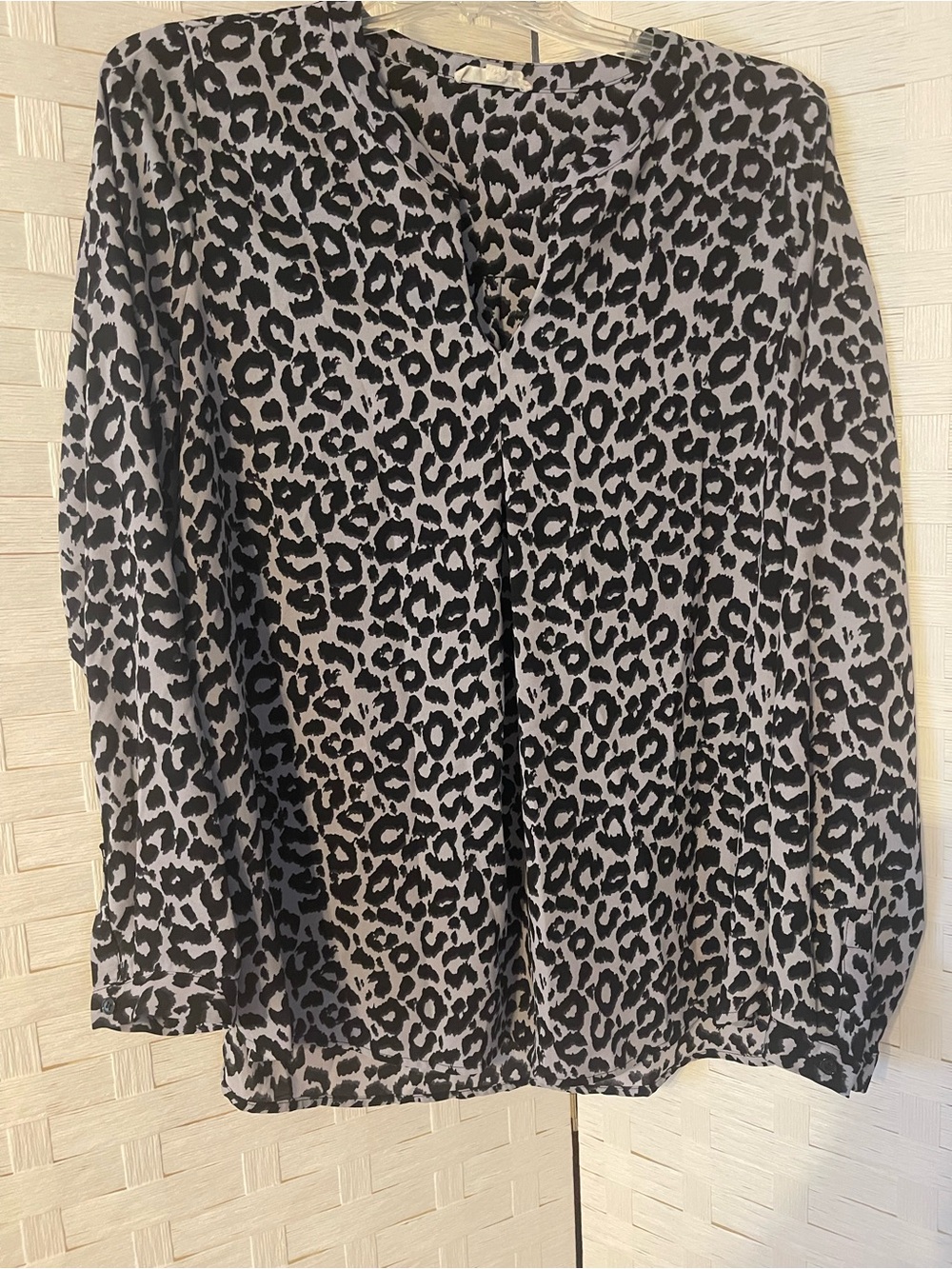 Pleione Anthropologie Leopard Top Womens Size lg Black animal print Loose Fit